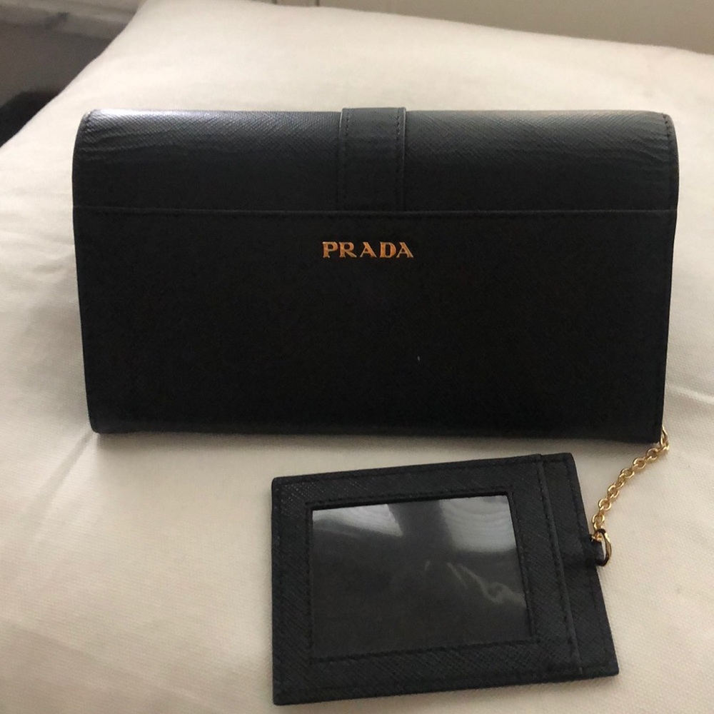 Gorgeous brand new Prada wallet with box